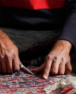 رفو گری قالی در قالیشویی فریدون کنار